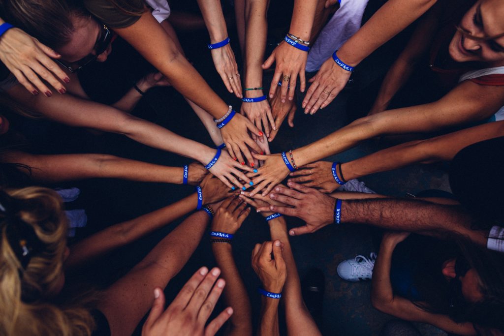 3 quick team building ideas for in-person meetings</p>
<p>Photo by Perry Grone on Unsplash
